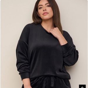 Black Velour Torrid top, Size 1